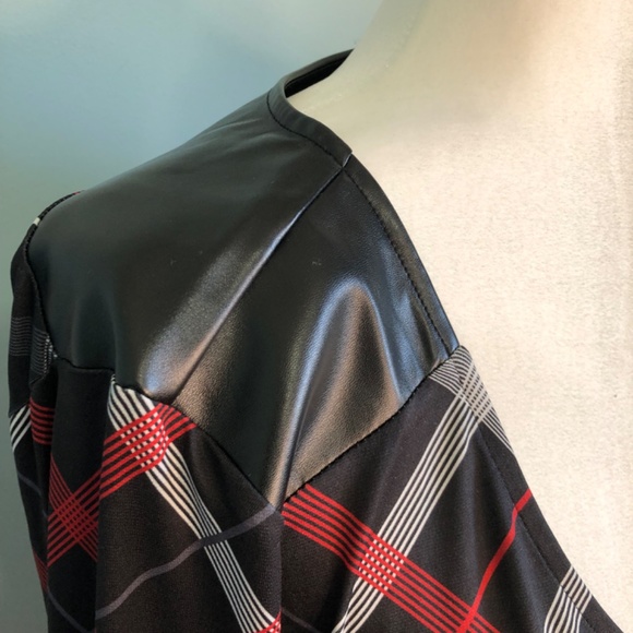 VENUS Mixed Media Wrap-Look Top NWOT 1X - Picture 8 of 10